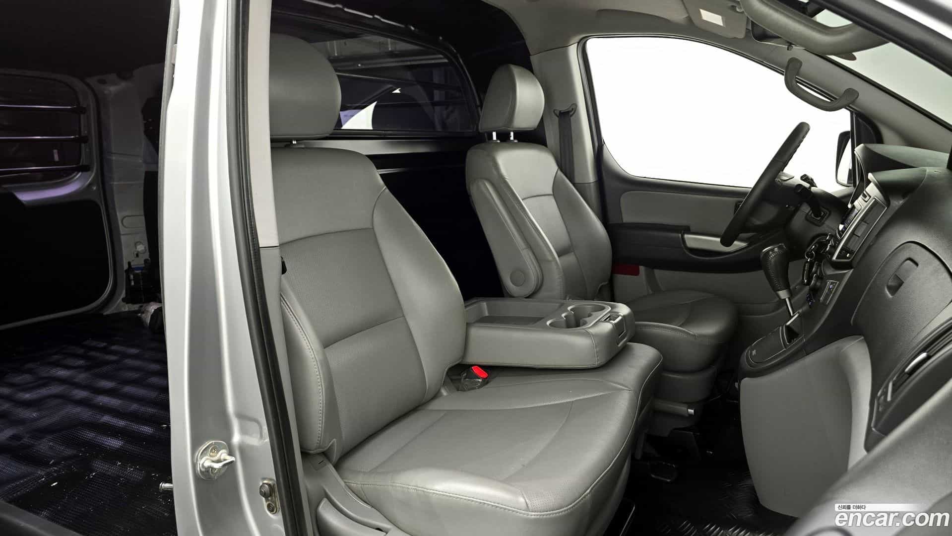 Starex Hyundai 2019.6-INNER-010