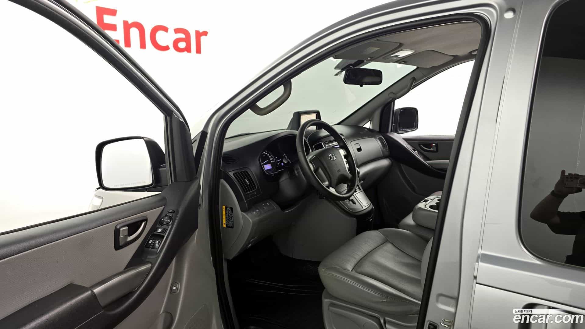 Starex Hyundai 2019.6-OPTION-015