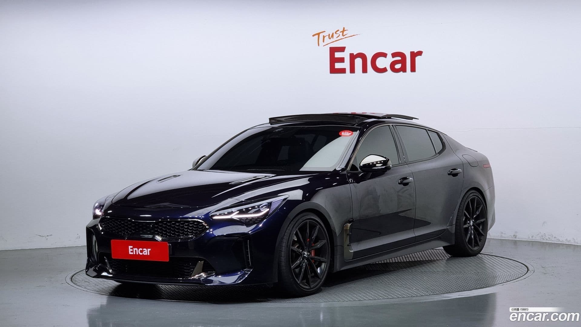 Main__Slider__Photo:Stinger Kia 2022.1-0