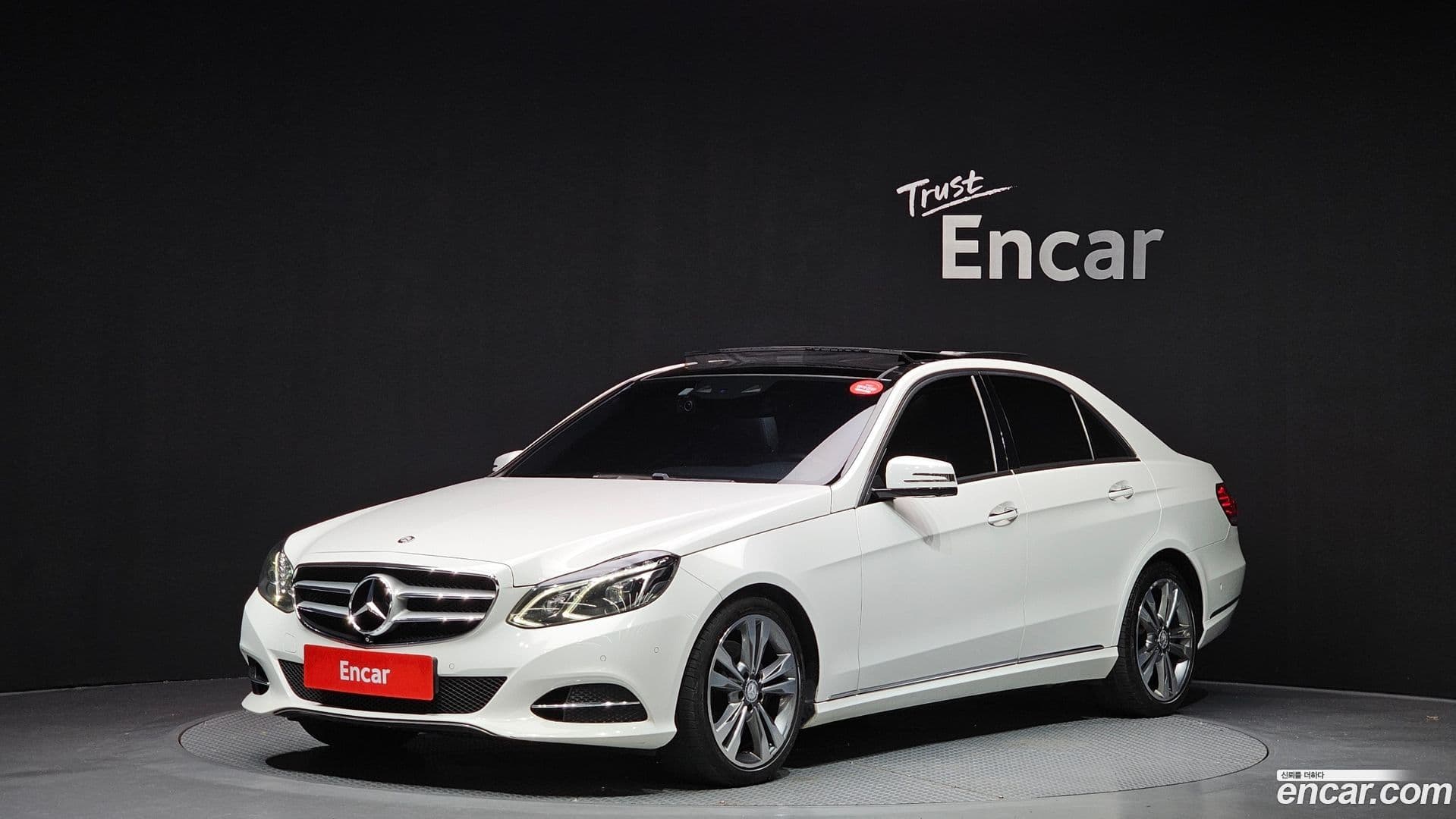 Main__Slider__Photo:E-Class Mercedes-Benz 2015.9-0