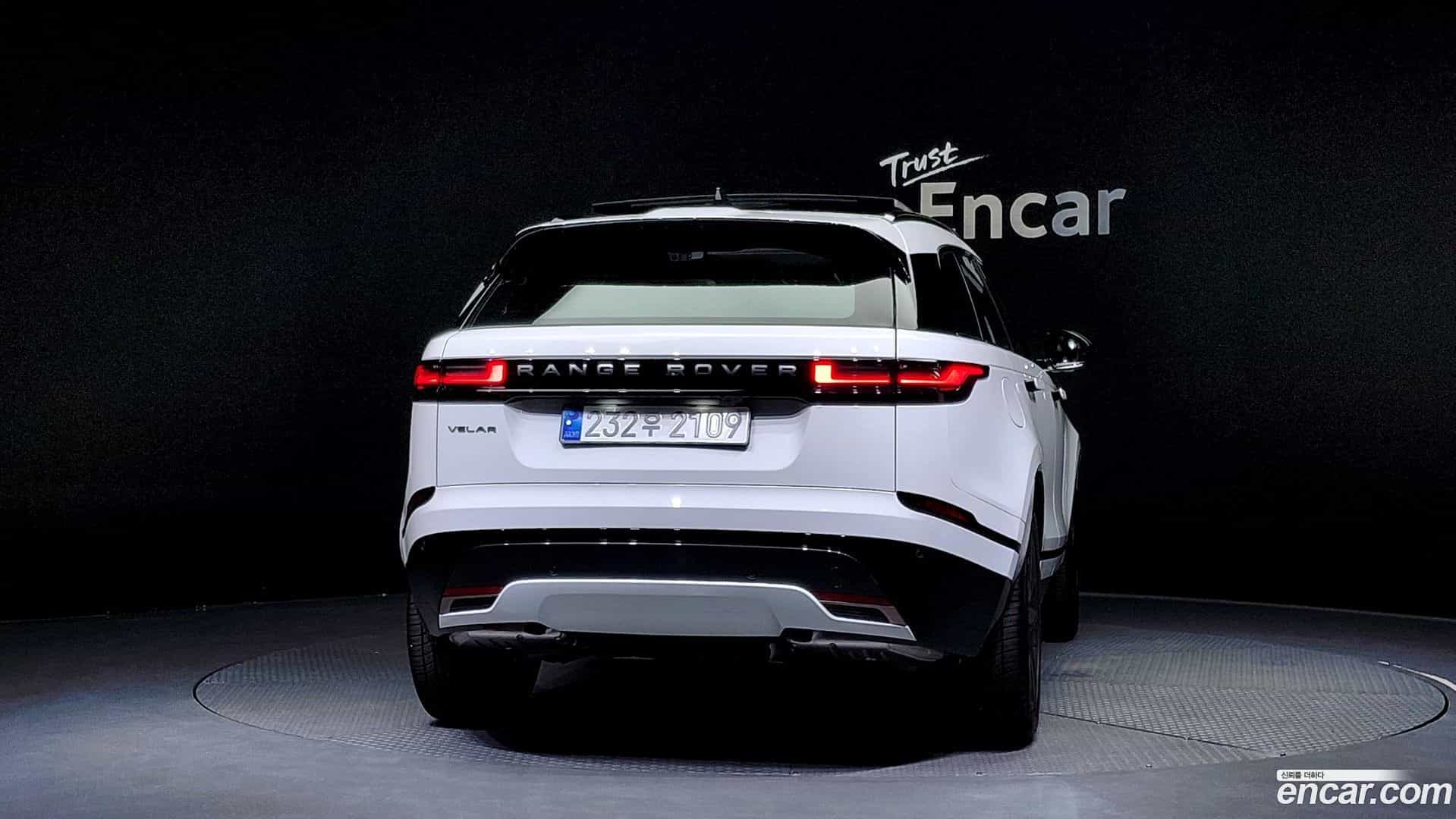 Range Rover Velar Land Rover 2025.0-OUTER-004