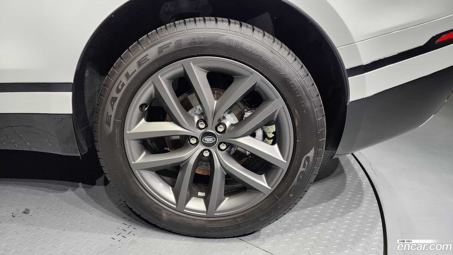 Range Rover Velar Land Rover 2025.0-OUTER-005