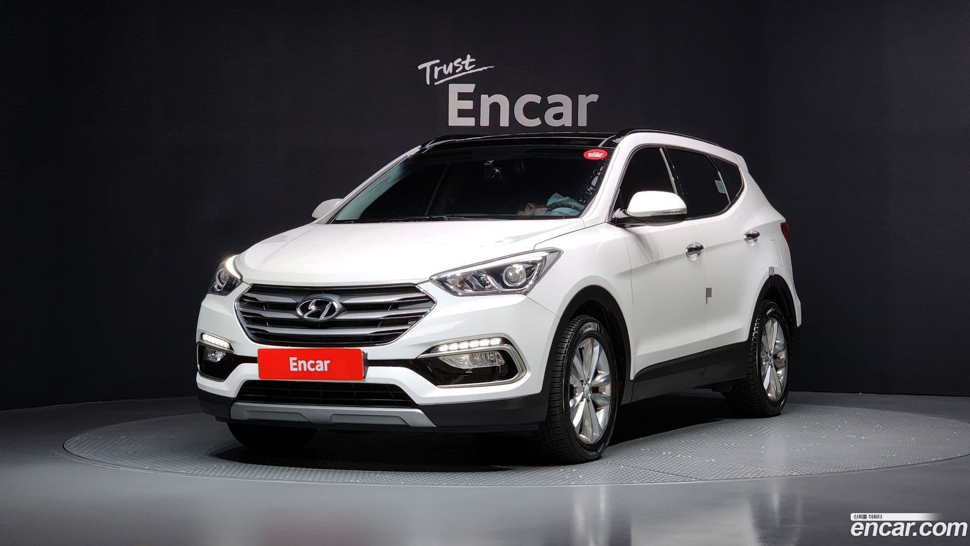 Main__Slider__Photo:Santafe Hyundai 2016.9-0
