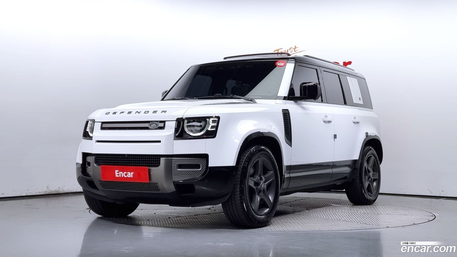 Main__Slider__Photo:Defender Land Rover 2024.4-0
