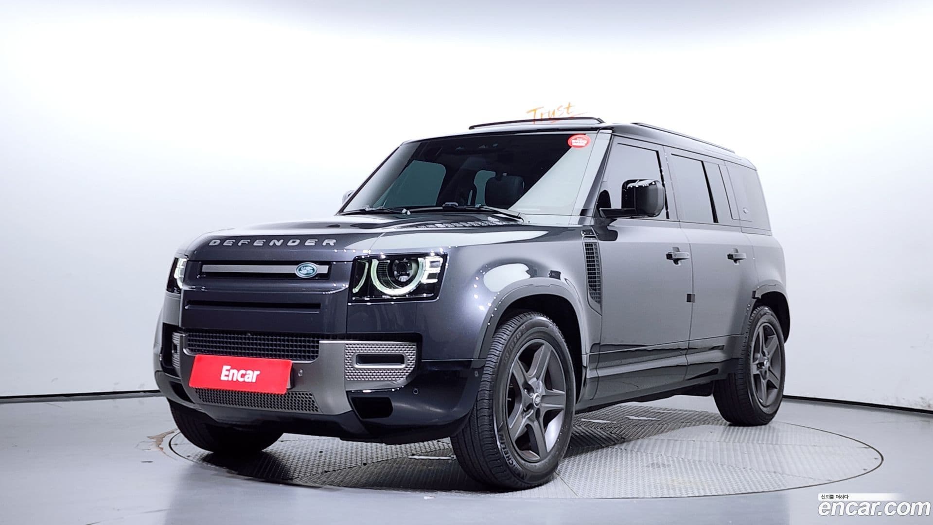 Main__Slider__Photo:Defender Land Rover 2024.4-0
