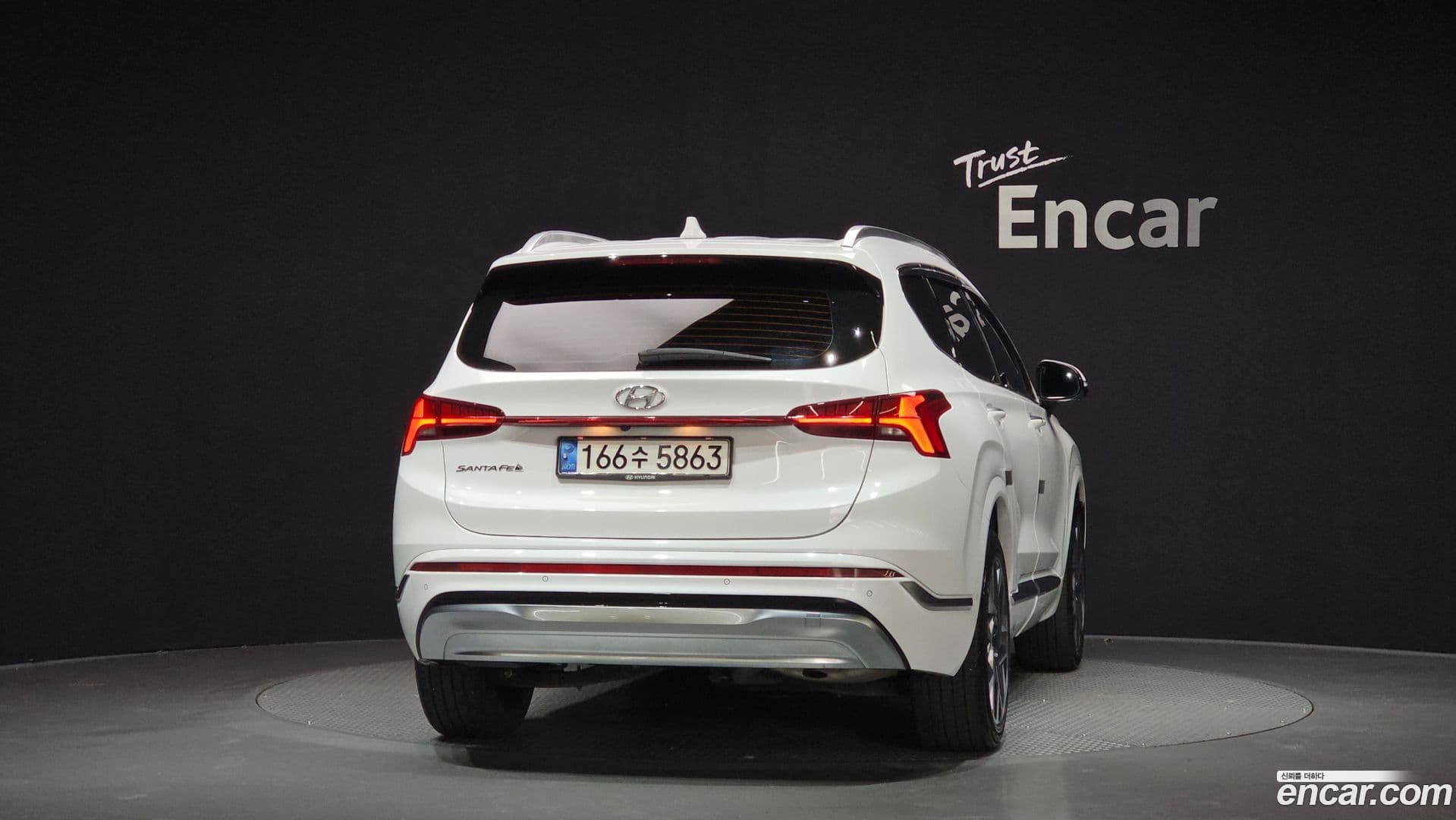 Main__Slider__Photo:Santafe Hyundai 2021.0-3