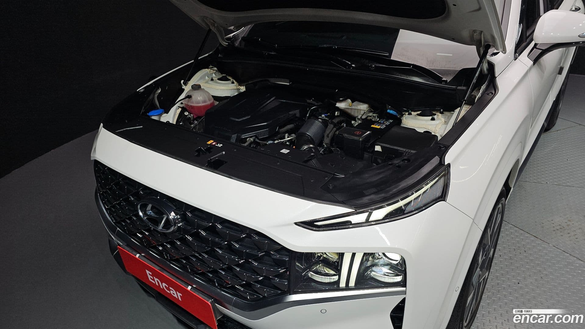 Main__Slider__Photo:Santafe Hyundai 2021.0-5