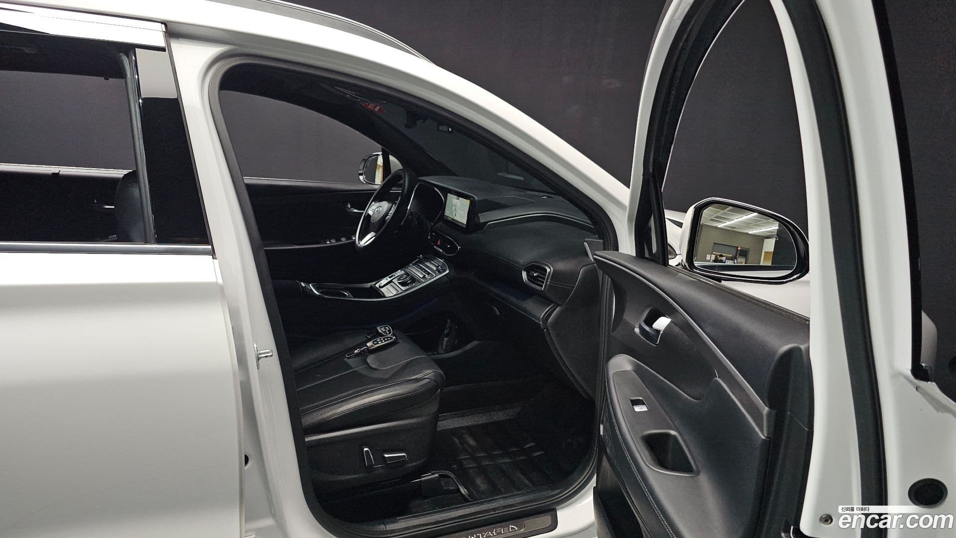 Main__Slider__Photo:Santafe Hyundai 2021.0-10