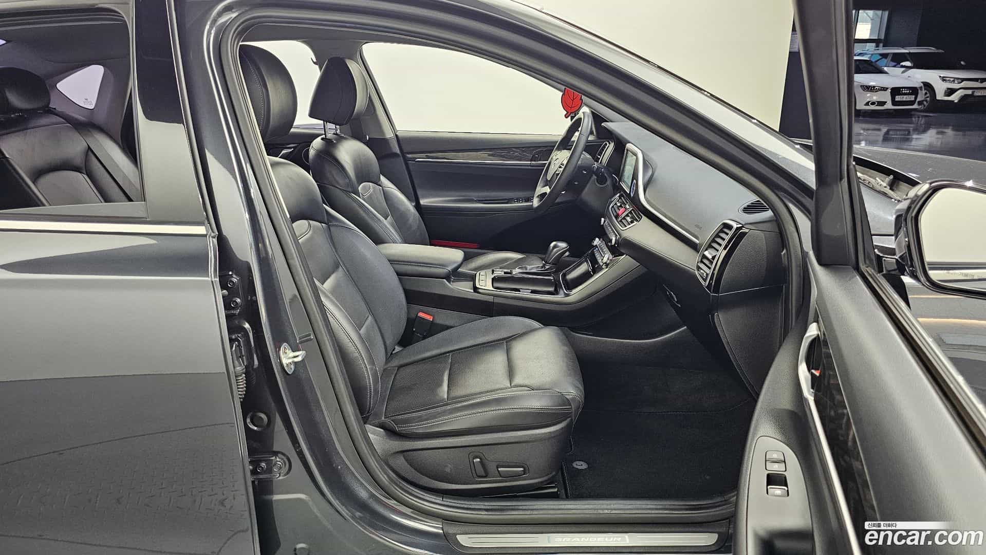 Grandeur Hyundai 2017.5-INNER-010