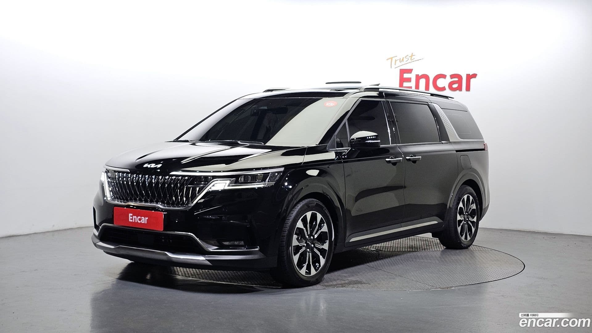 Main__Slider__Photo:Canival Kia 2023.4-0