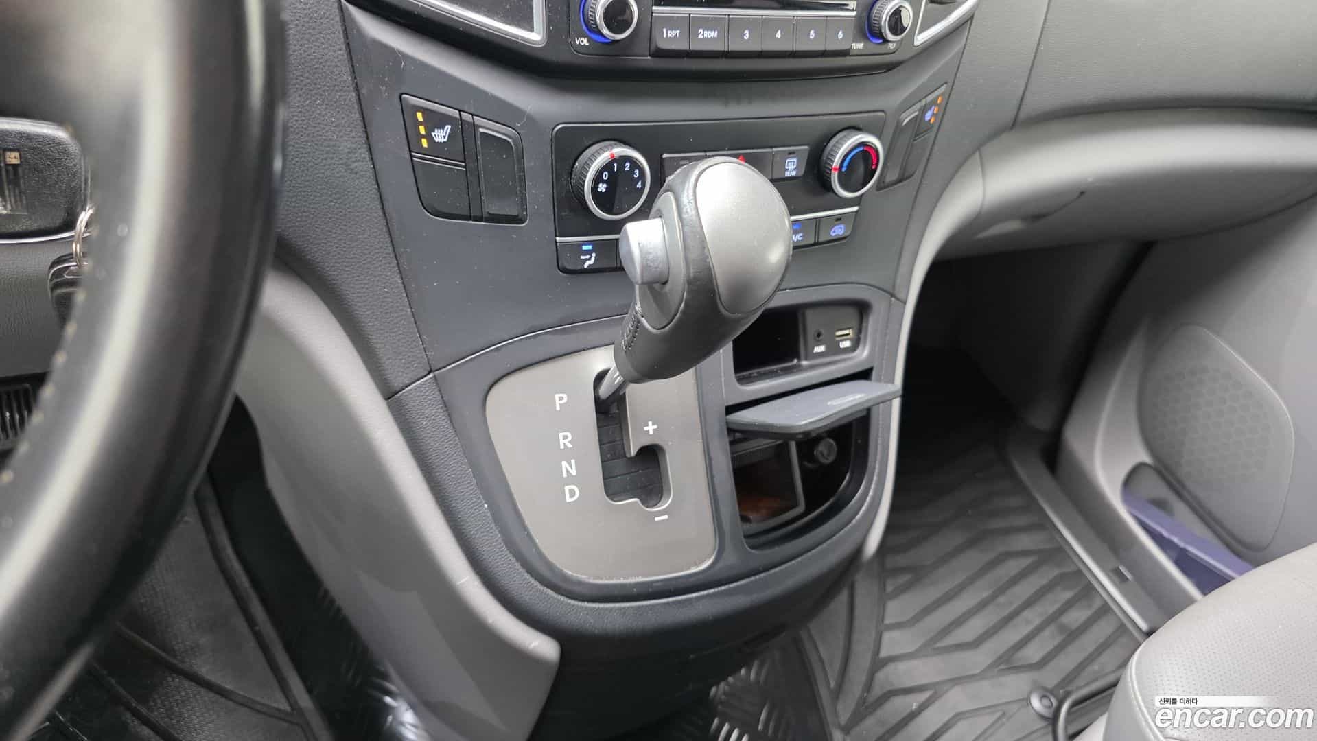 Starex Hyundai 2018.2-INNER-009
