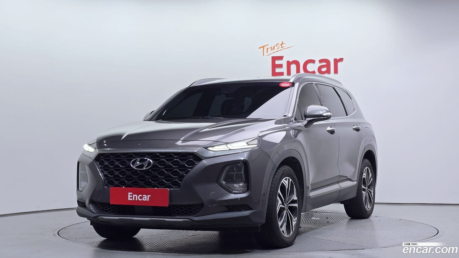 Main__Slider__Photo:Santafe Hyundai 2018.4-0
