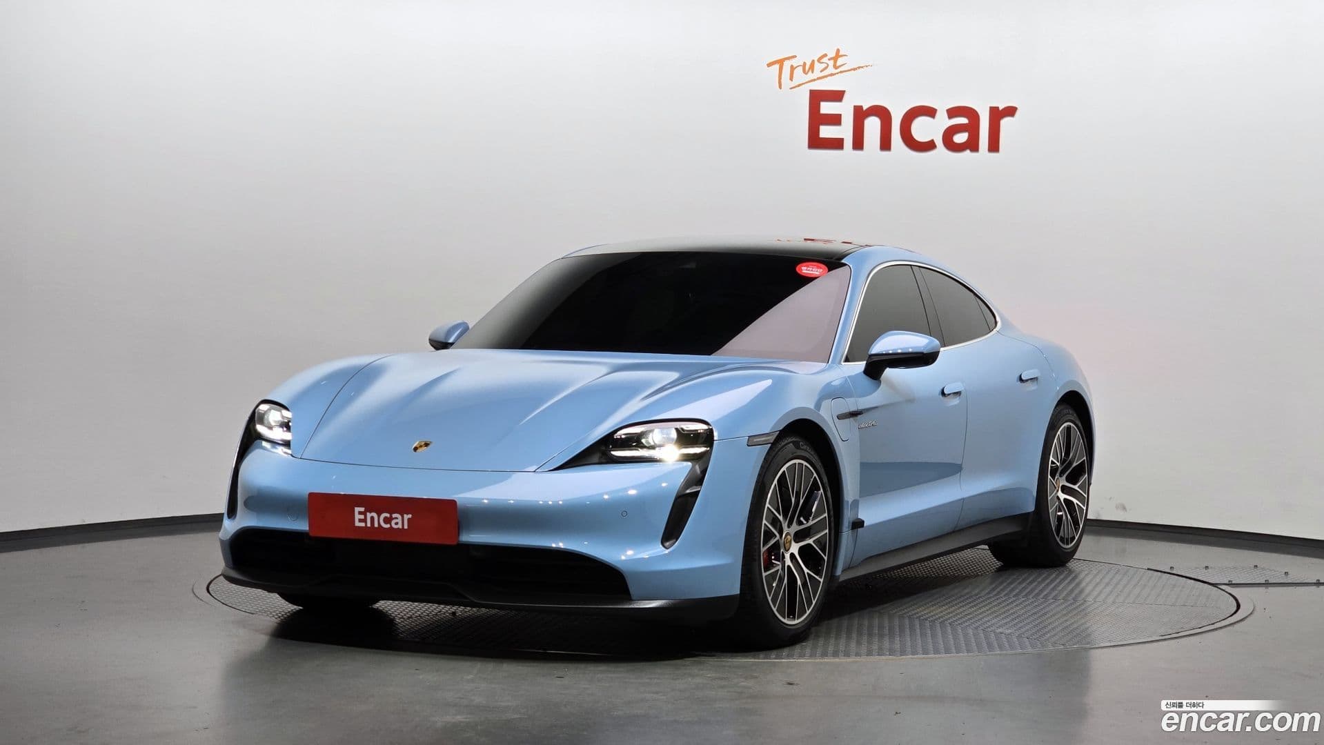 Main__Slider__Photo:Taycan Porsche 2021.1-0