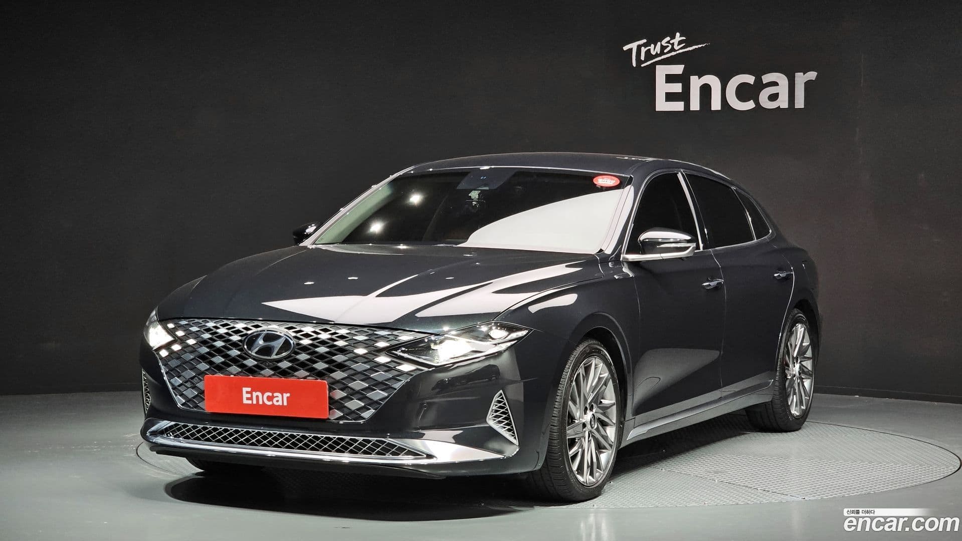 Main__Slider__Photo:Grandeur Hyundai 2020.8-0
