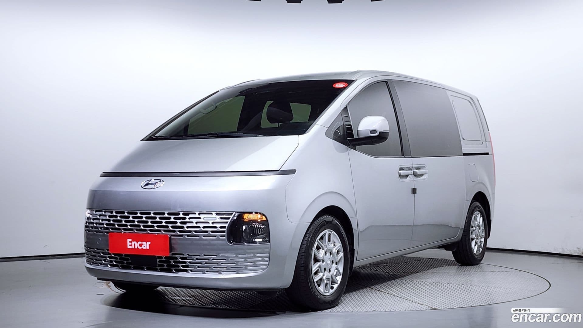 Main__Slider__Photo:Staria Hyundai 2022.5-0