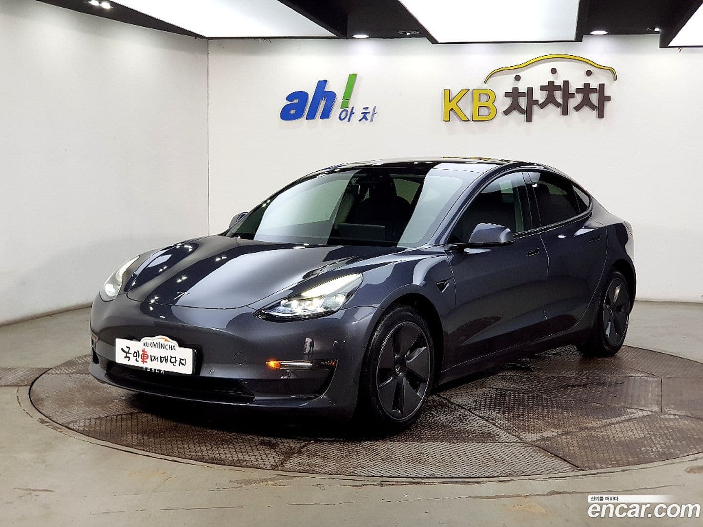 Main__Slider__Photo:Model 3 Tesla 2021.2-0