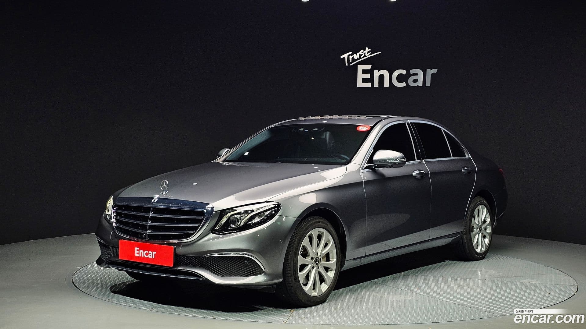 Main__Slider__Photo:E-Class Mercedes-Benz 2018.3-0
