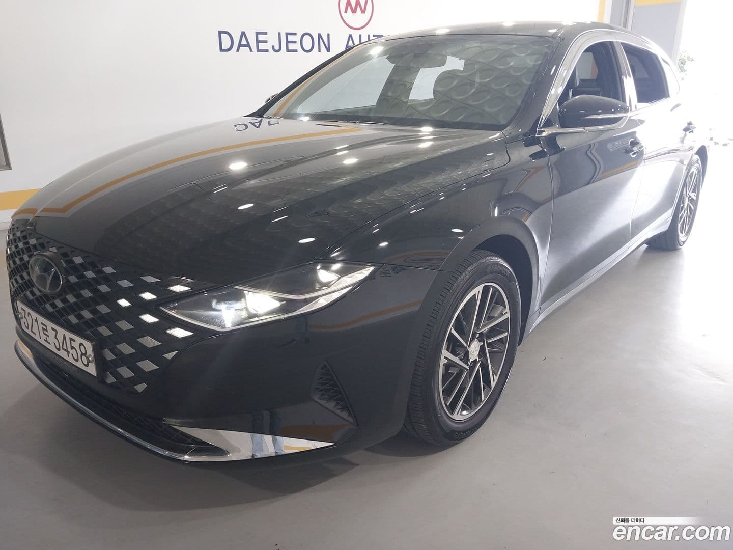 Main__Slider__Photo:Grandeur Hyundai 2020.1-0