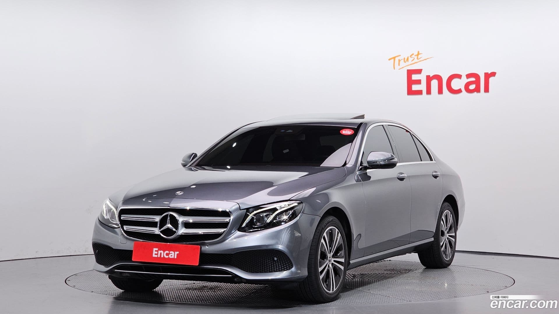 Main__Slider__Photo:E-Class Mercedes-Benz 2020.7-0