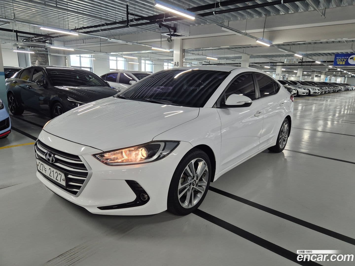 Main__Slider__Photo:AVANTE Hyundai 2018.3-0