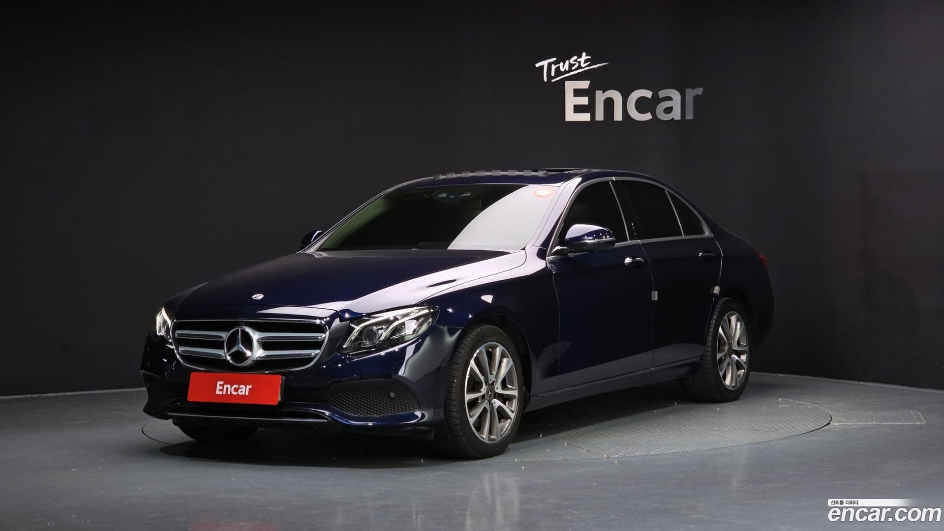Main__Slider__Photo:E-Class Mercedes-Benz 2019.7-0