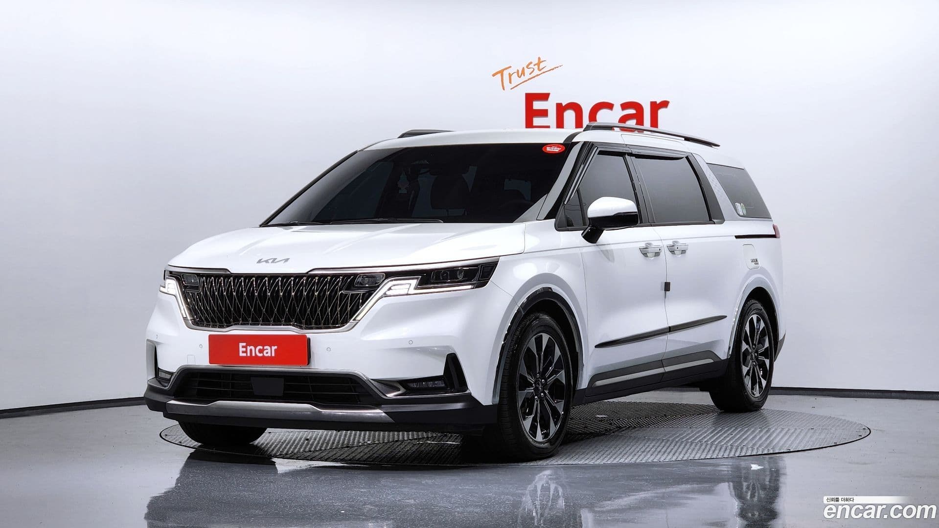 Main__Slider__Photo:Canival Kia 2023.4-0