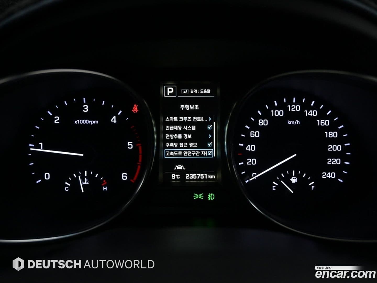 Main__Slider__Photo:Santafe Hyundai 2015.5-6