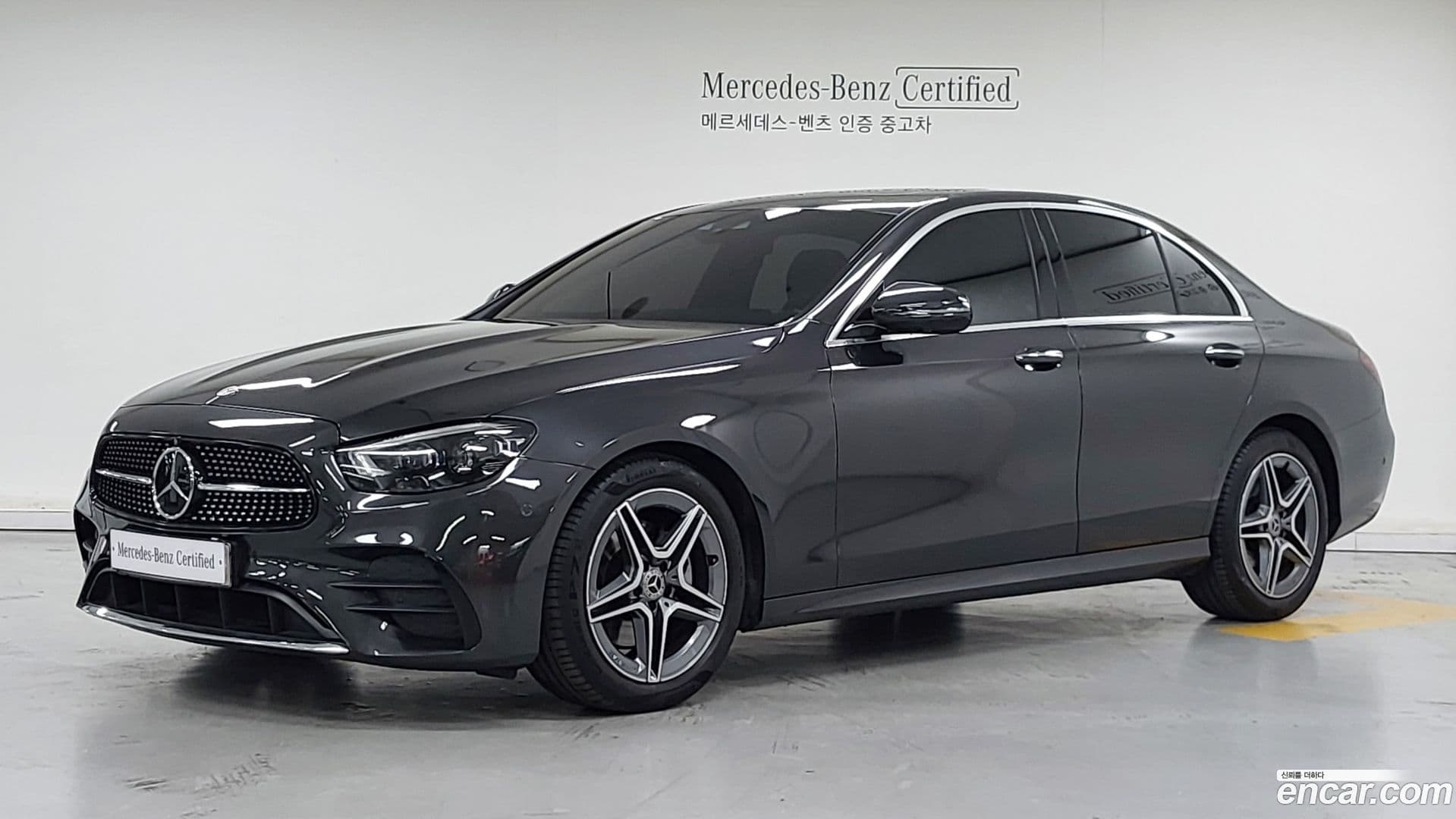 Main__Slider__Photo:E-Class Mercedes-Benz 2023.4-0