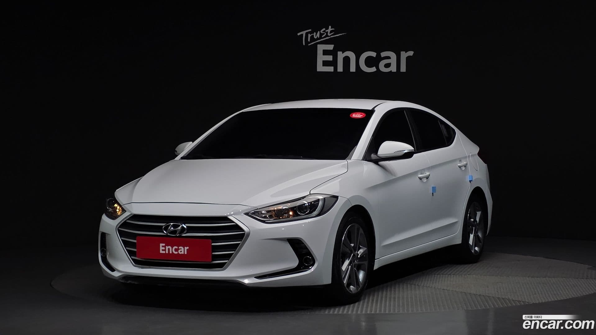 Main__Slider__Photo:AVANTE Hyundai 2018.3-0