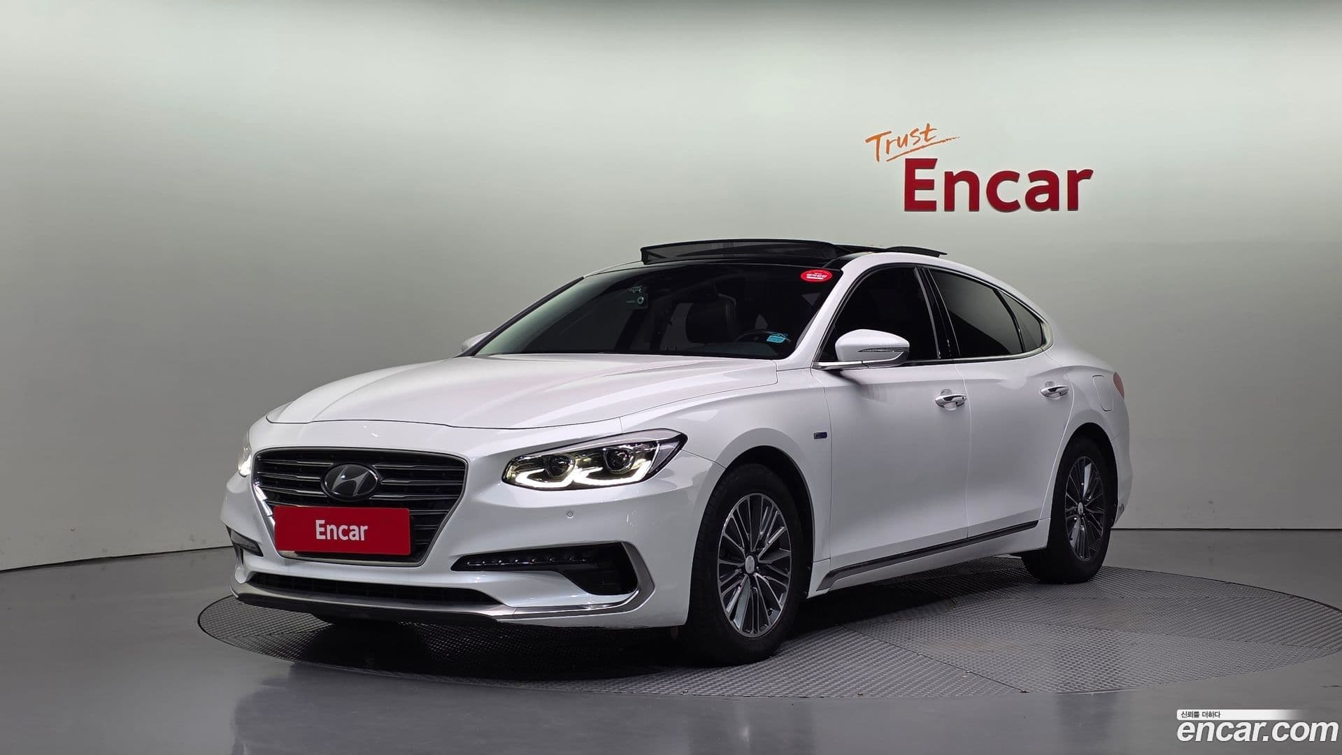 Main__Slider__Photo:Grandeur Hyundai 2018.8-0