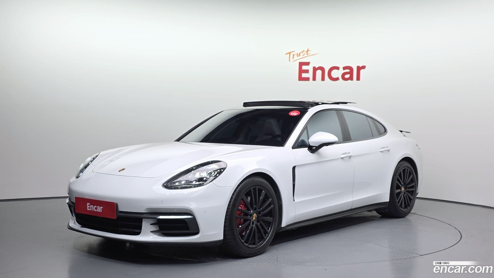 Main__Slider__Photo:Panamera Porsche 2018.0-0