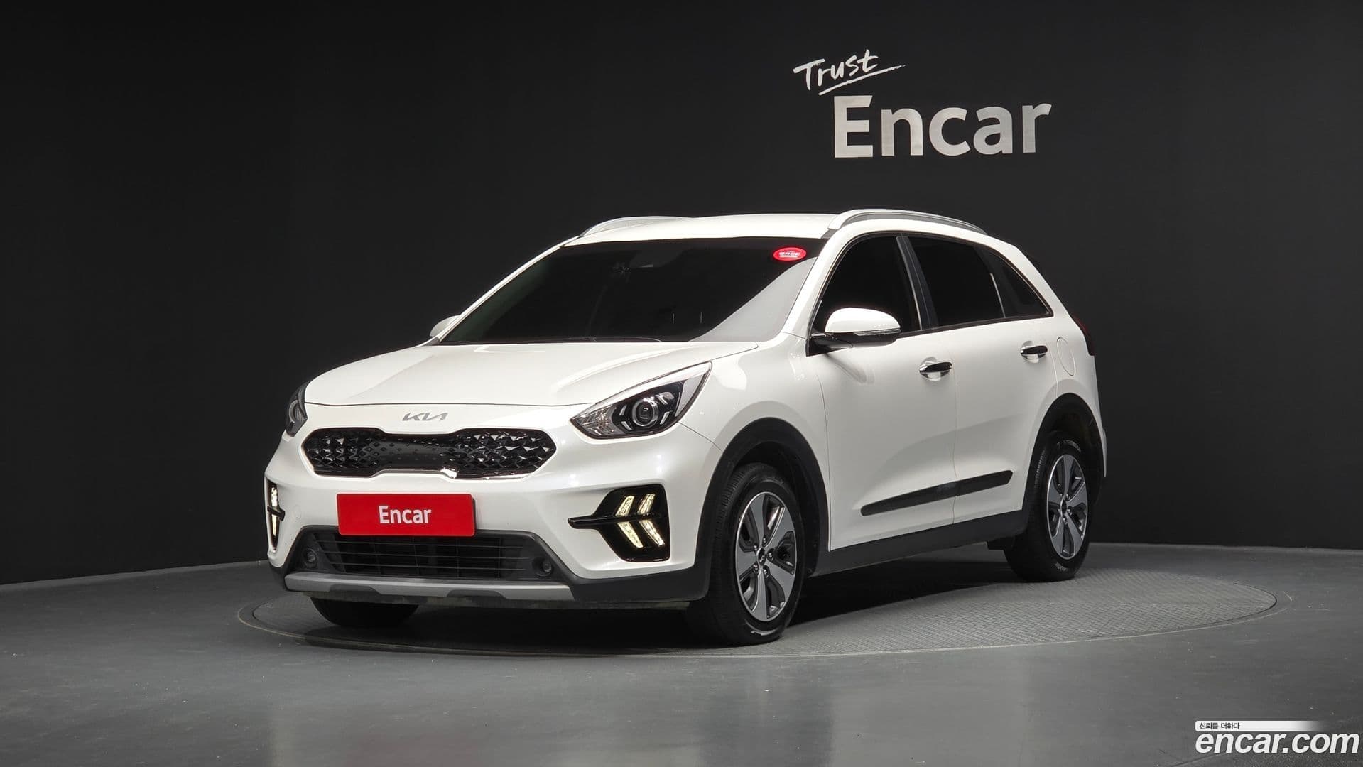 Main__Slider__Photo:Niro Kia 2021.9-0