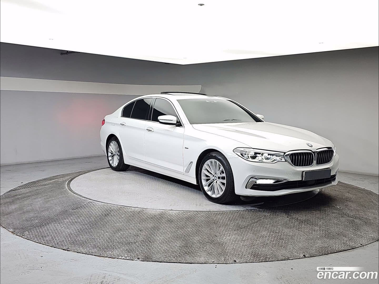 Main__Slider__Photo:5-Series BMW 2018.5-0