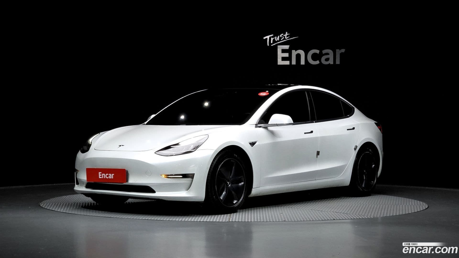 Main__Slider__Photo:Model 3 Tesla 2020.10-0