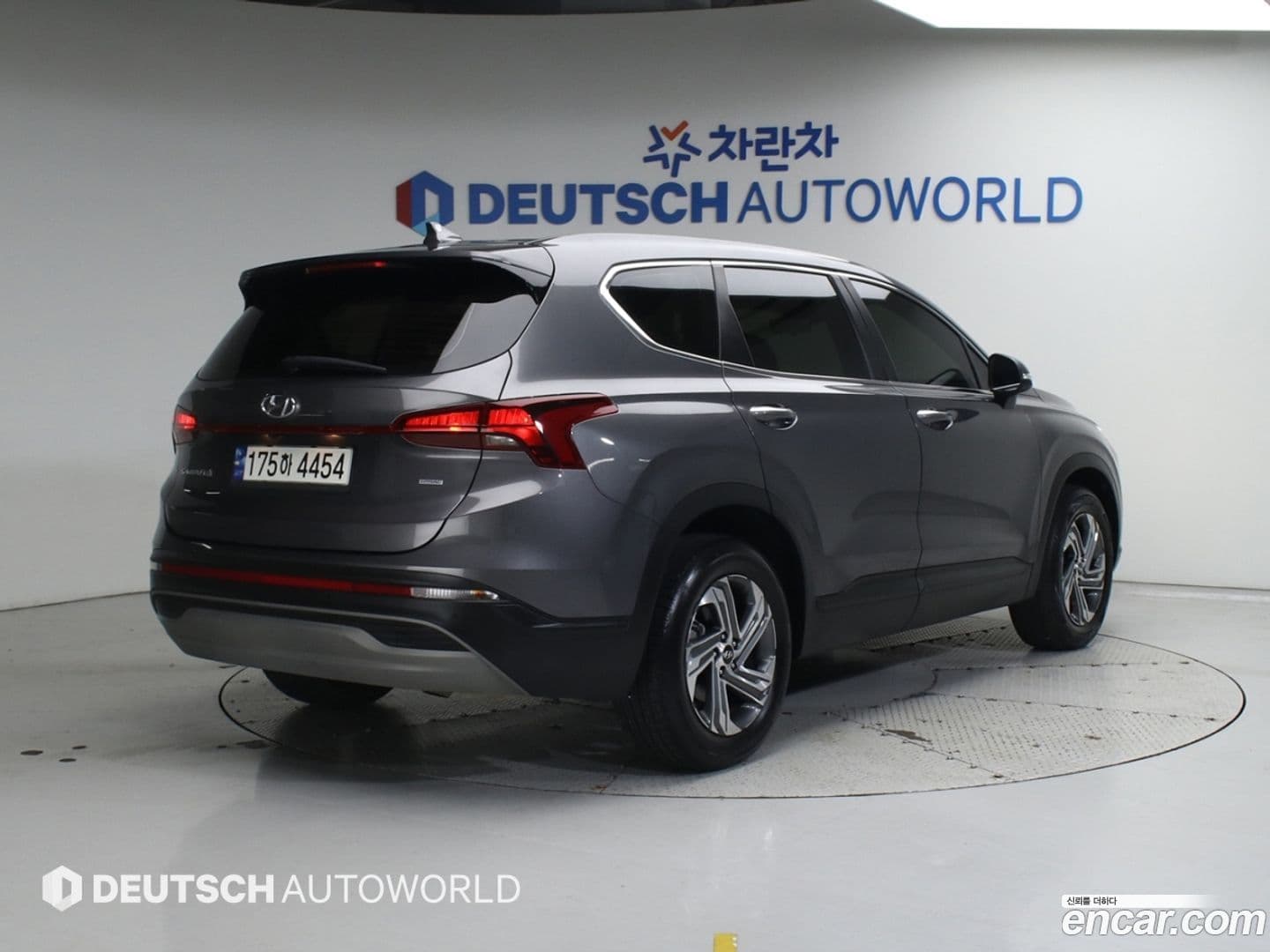 Main__Slider__Photo:Santafe Hyundai 2023.3-0