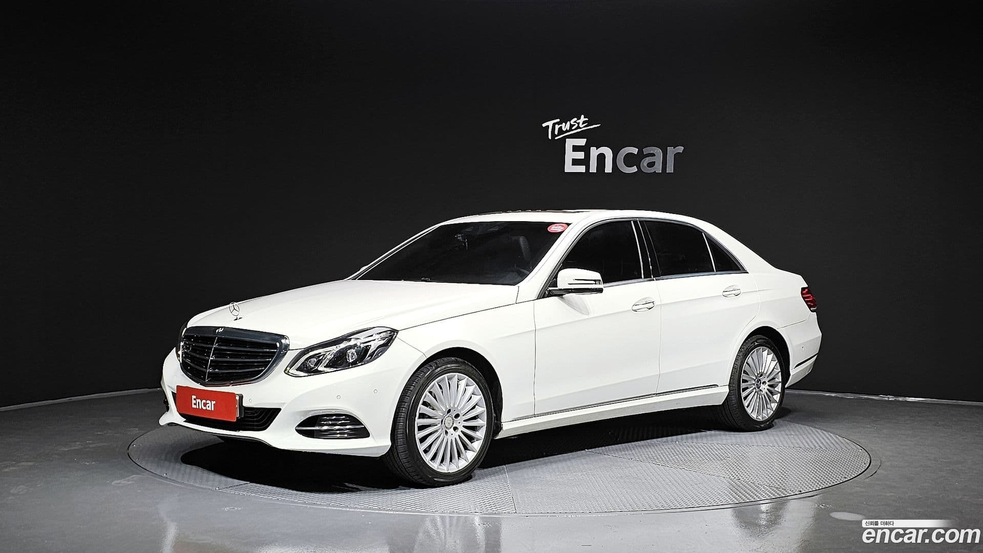 Main__Slider__Photo:E-Class Mercedes-Benz 2016.0-0
