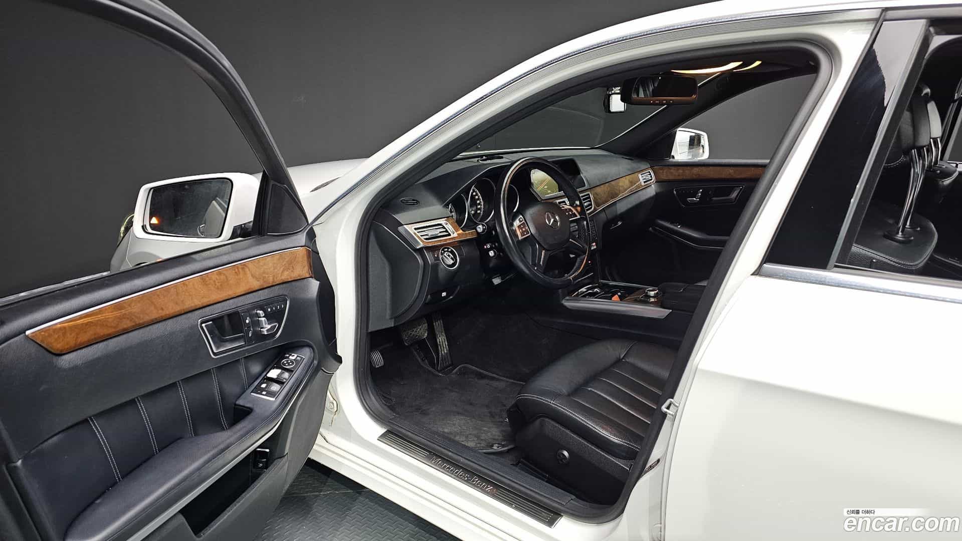 E-Class Mercedes-Benz 2016.0-INNER-010