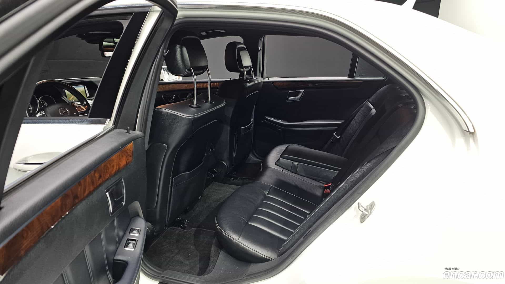 E-Class Mercedes-Benz 2016.0-OPTION-015