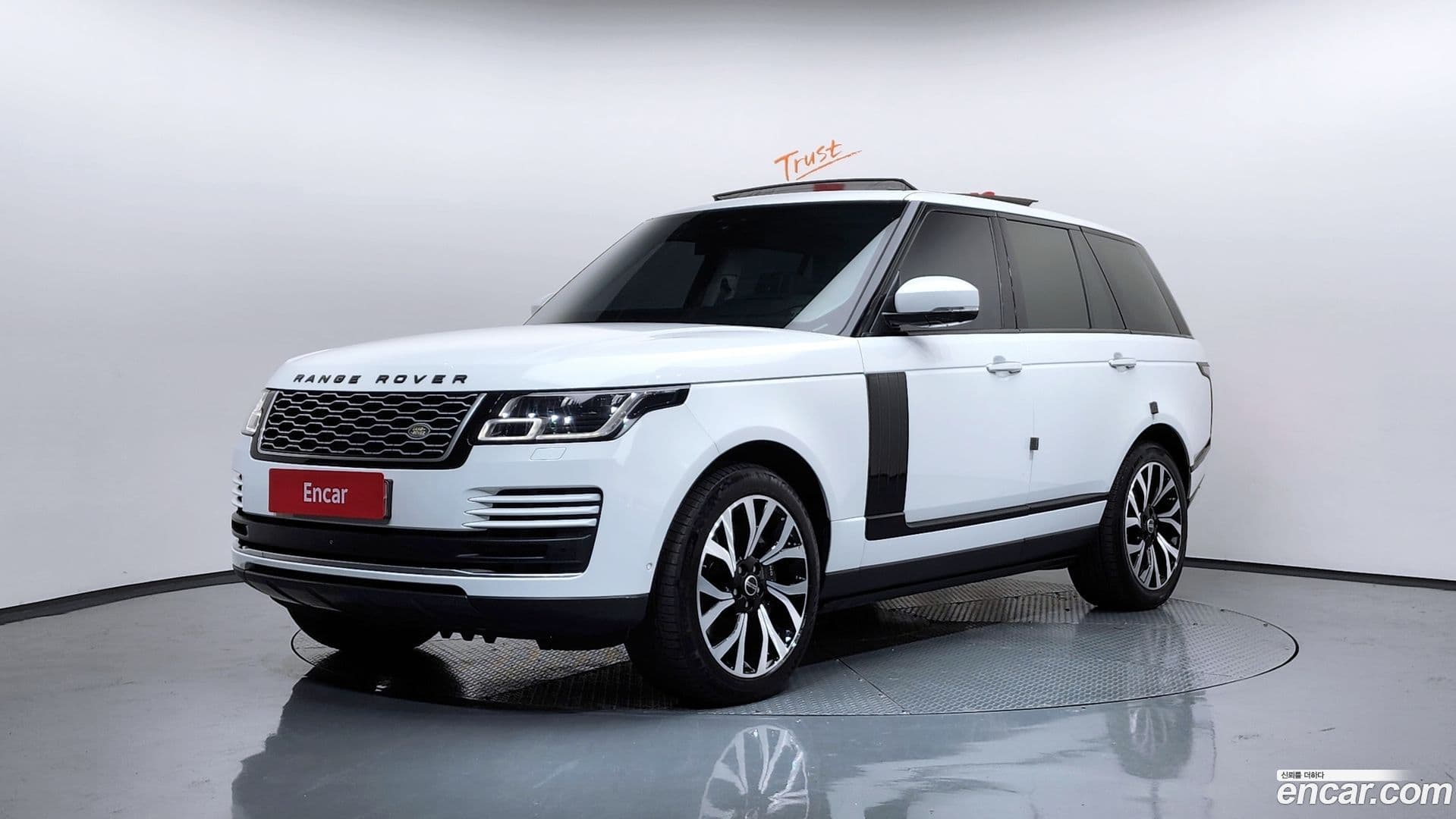 Main__Slider__Photo:Range Rover Land Rover 2018.4-0