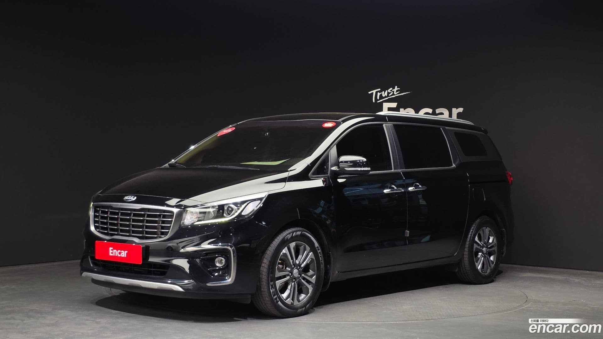 Main__Slider__Photo:Canival Kia 2018.3-0