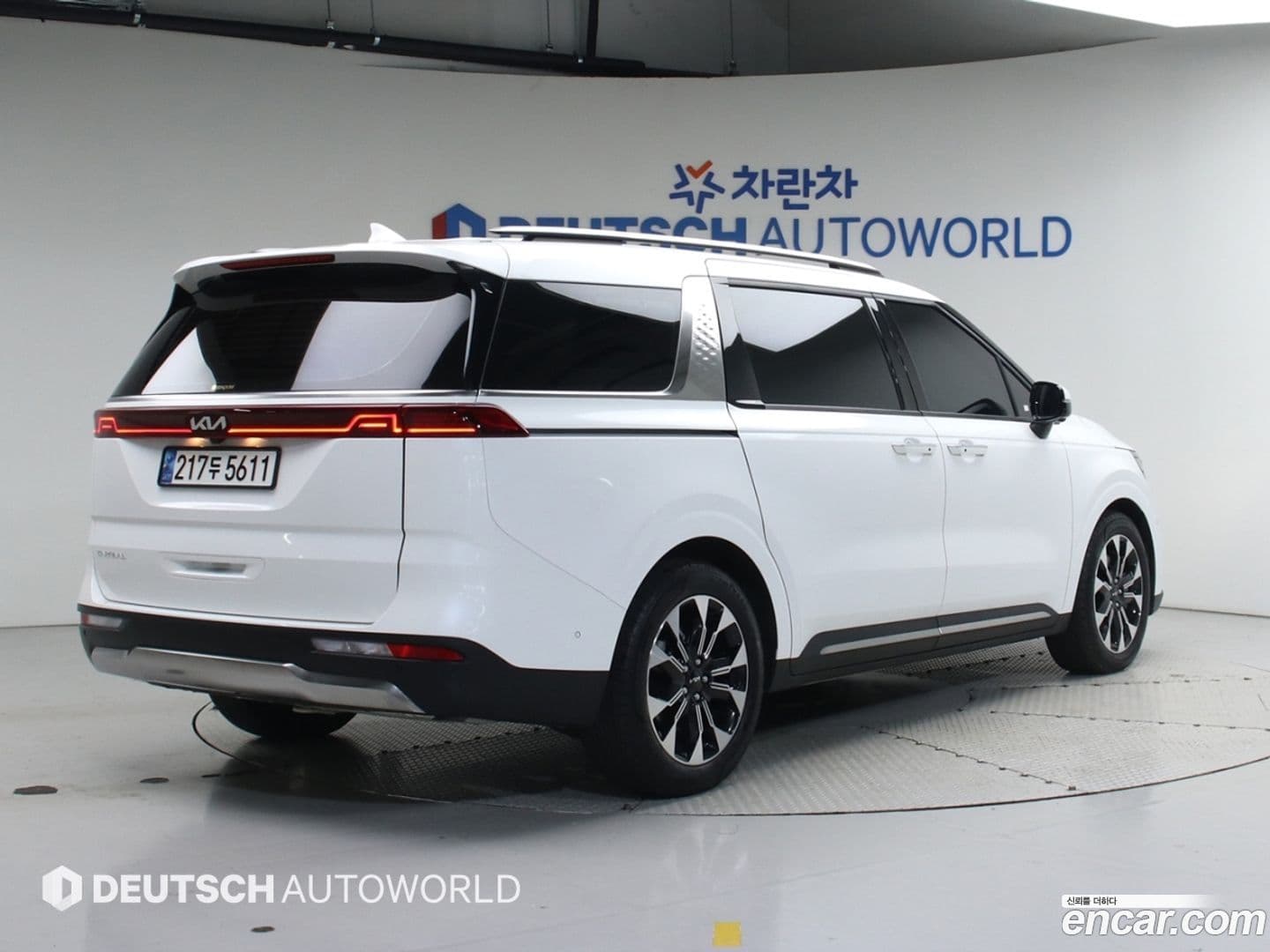 Main__Slider__Photo:Canival Kia 2023.4-0