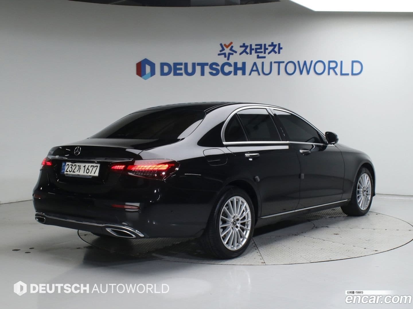 Main__Slider__Photo:E-Class Mercedes-Benz 2020.10-0