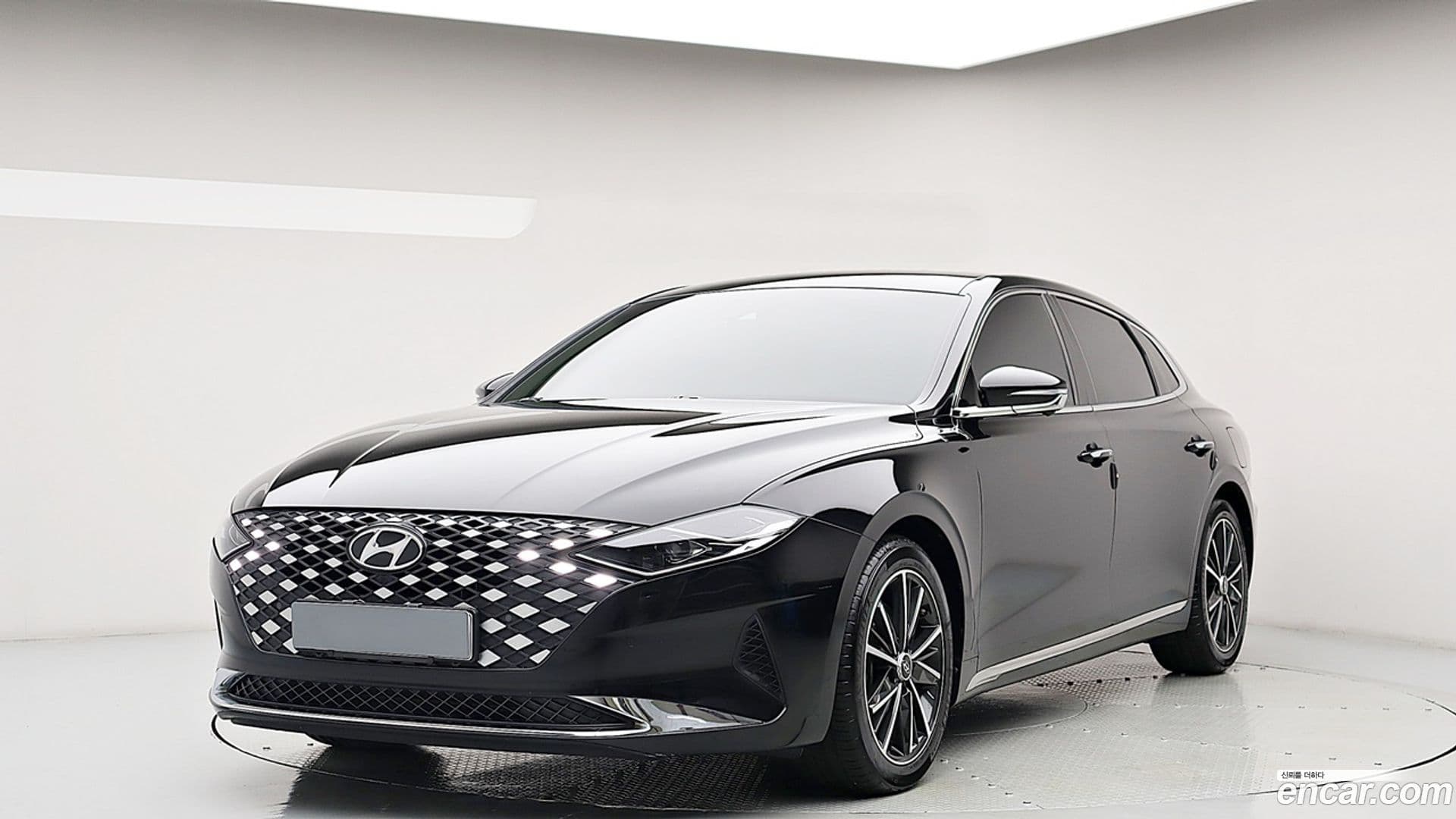 Main__Slider__Photo:Grandeur Hyundai 2022.3-0