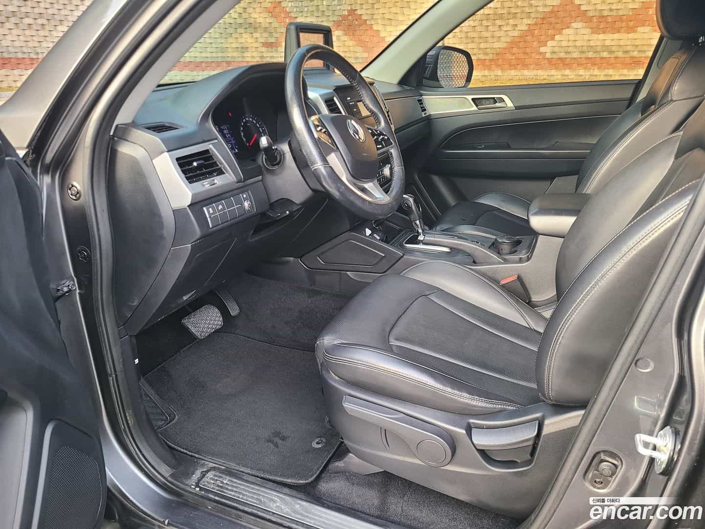 Rexton KG Mobility 2019.0-INNER-010