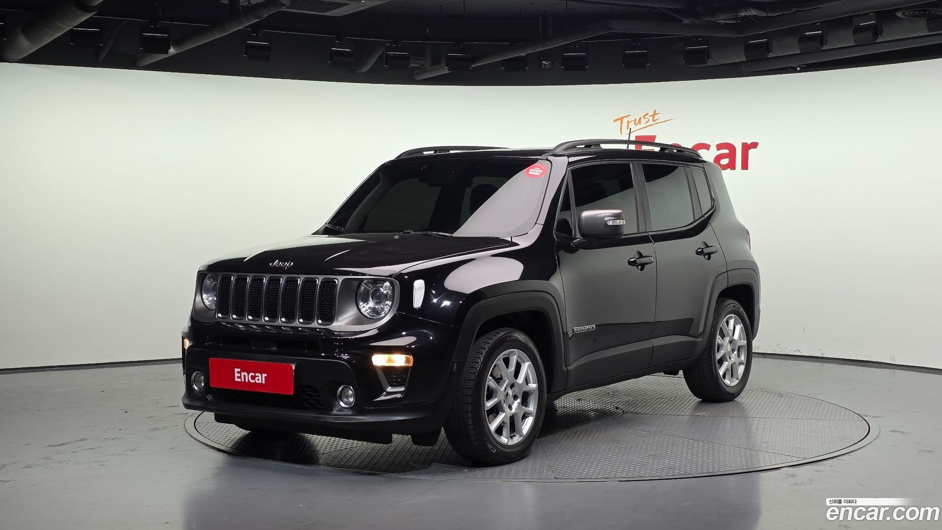 Main__Slider__Photo:Renegade Jeep 2019.10-0