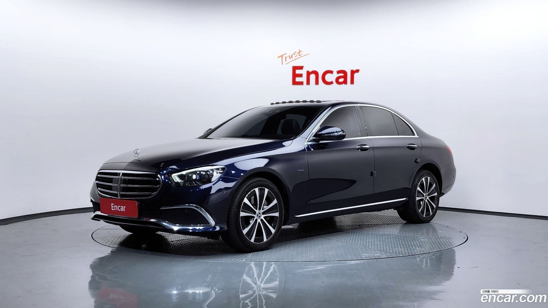 Main__Slider__Photo:E-Class Mercedes-Benz 2021.8-0