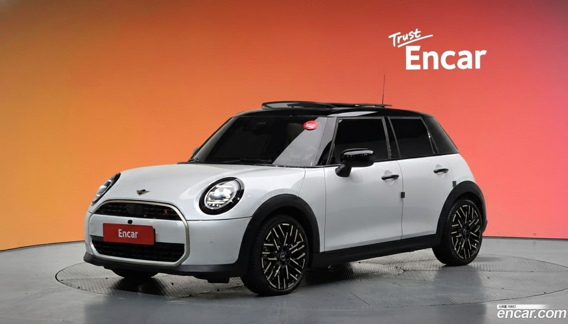 Main__Slider__Photo:Cooper Mini 2025.3-0