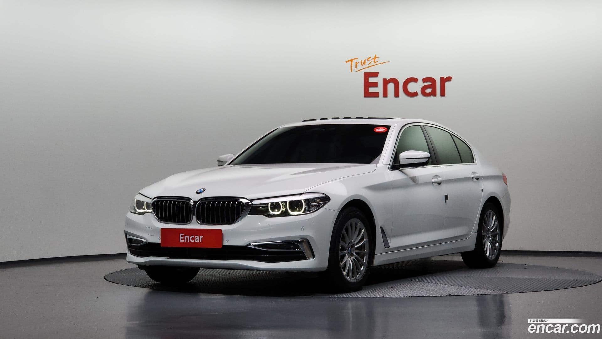 Main__Slider__Photo:5-Series BMW 2019.10-0