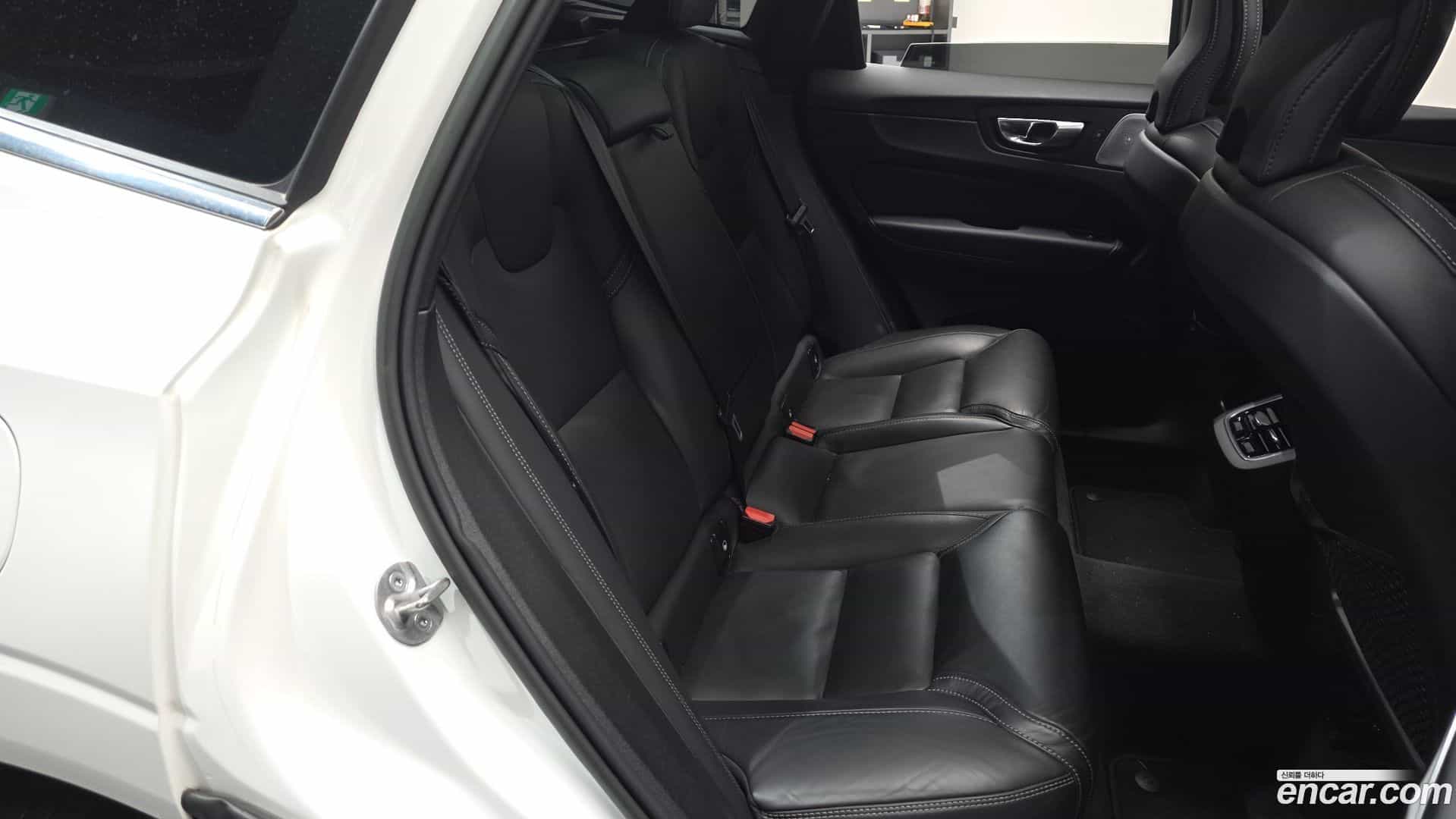 XC60 Volvo 2022.8-OPTION-016