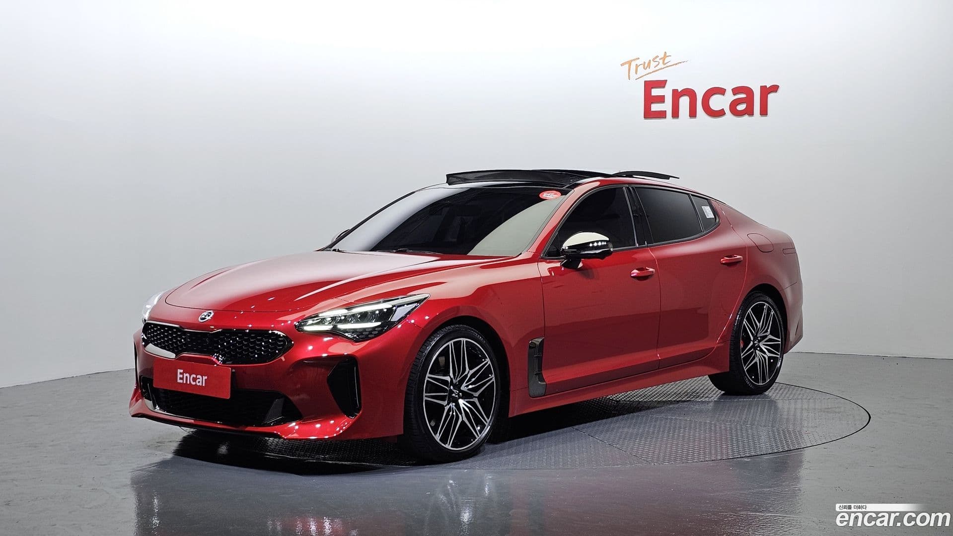 Main__Slider__Photo:Stinger Kia 2020.9-0